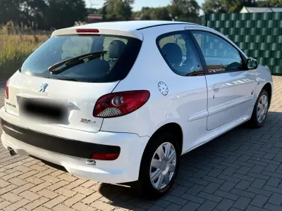 Gebraucht Peugeot 206+ 60 PS (44 kW) 2012 Weiß Kleinwagen