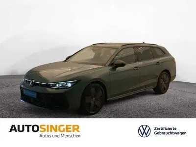 Gebraucht VW Passat R-line 265 PS (194 kW) 2025 Maripositgrün metallic Kombi