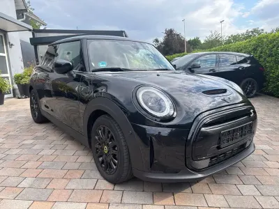 Gebraucht Mini Cooper SE 135 kW (184 PS) 2023 Schwarz Kleinwagen