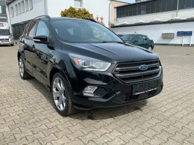 Gebraucht Ford Kuga Titanium 179 PS (131 kW) 2017 Schwarz SUV