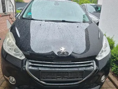 Gebraucht Peugeot 208 120 PS (88 kW) 2014 Schwarz Kleinwagen