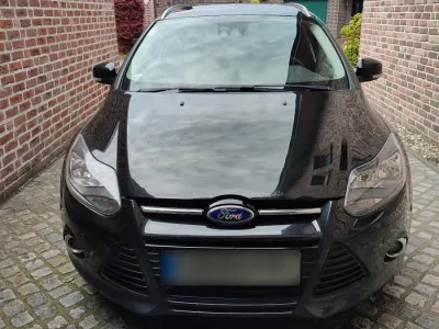 Gebraucht Ford Focus 140 PS (102 kW) 2014 Schwarz Kombi