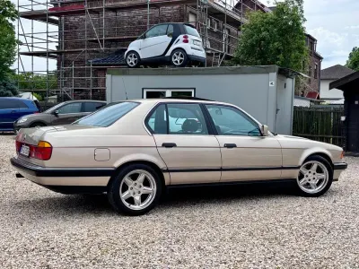 Gebraucht BMW 730 188 PS (138 kW) 1992 Gold Limousine