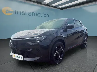 Neu Alfa Romeo Junior 136 PS (100 kW) 2025 Schwarz SUV