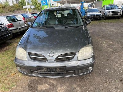 Nissan Almera Tino
