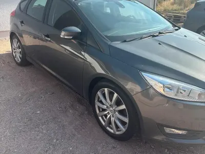 Gebraucht Ford Focus 150 PS (110 kW) 2015 Grau Limousine
