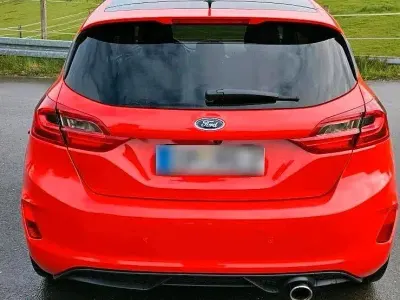 Używany Ford Fiesta Titanium 101 KM (74 kW) 2018 Czerwony Hatchback