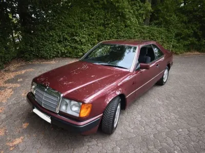 Gebraucht Mercedes 230 132 PS (97 kW) 1986 Rot Coupé