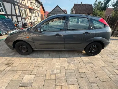 Gebraucht Ford Focus 75 PS (55 kW) 2004 Grau Kleinwagen