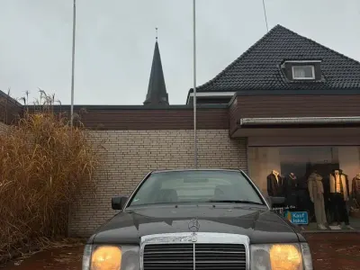 Gebraucht Mercedes 220 Sportline 150 PS (110 kW) 1992 Schwarz Coupé