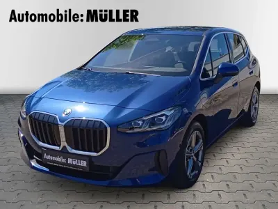 Gebraucht BMW 225 Active Tourer Sport Line 136 PS (100 kW) 2023 Phytonicblau metallic Van / Kleinbus
