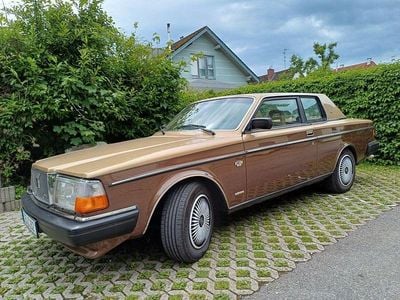Usado Volvo 262 150 HP (110 kW) 1981 Dourado Coupé