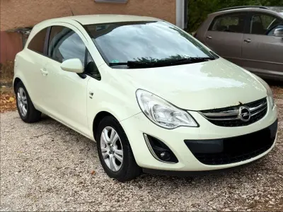 Gebraucht Opel Corsa Selection 101 PS (74 kW) 2011 Grün Kleinwagen
