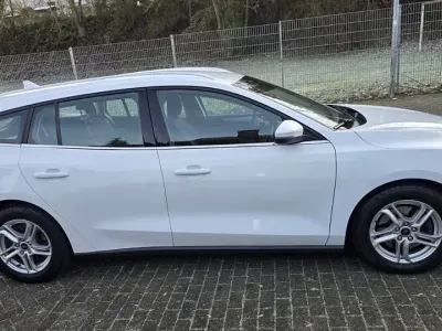 Gebraucht Ford Focus Cool & Connect 150 PS (110 kW) 2020 Weiß Limousine