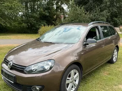 Gebraucht VW Golf VI Match 105 PS (77 kW) 2013 Braun Kombi