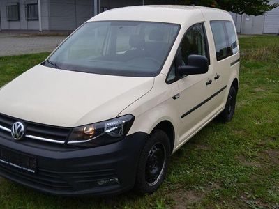 Gelb Gebraucht 2016 VW Caddy Van / Kleinbus | 5.700 €