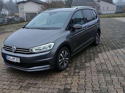 Grau Gebraucht 2019 VW Touran IQ Drive Van / Kleinbus | 19.990 € (Guter Preis)