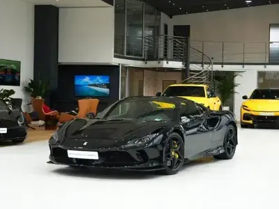 Usata Ferrari F8 721 CV (530 kW) 2023 Nero Cabrio