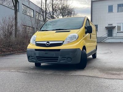 Gelb Gebraucht 2011 Opel Vivaro Van / Kleinbus | 4.999 € (Fairer Preis)