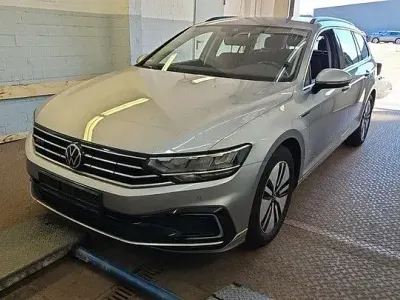 Gebraucht VW Passat GTE 156 PS (114 kW) 2021 Silber Kombi