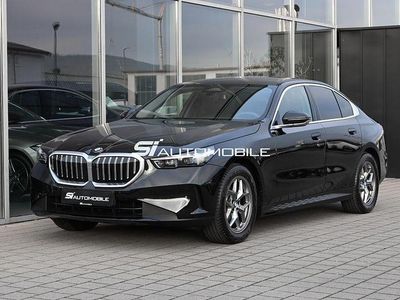 Black sapphire metallic Gebraucht 2024 BMW 520 Sport Line Limousine | 48.450 € (Superpreis)