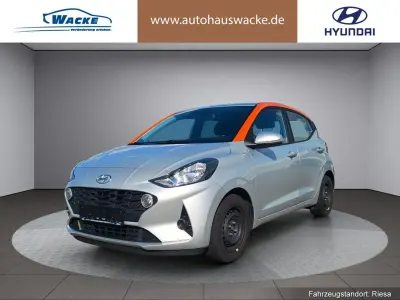 Gebraucht Hyundai i10 Trend 67 PS (49 kW) 2022 Silber Kleinwagen