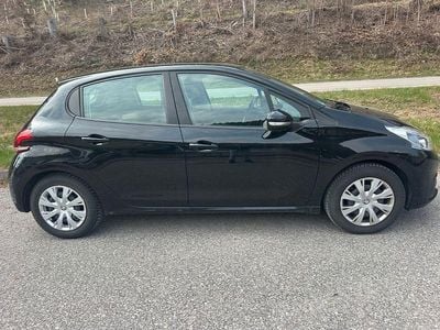 Gebraucht Peugeot 208 Active 82 PS (60 kW) 2017 Schwarz Kleinwagen