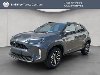 Neu Toyota Yaris Hybrid 131 PS (96 kW) 2025 Grau SUV