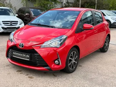 Gebraucht Toyota Yaris Team 111 PS (81 kW) 2018 Rot Limousine