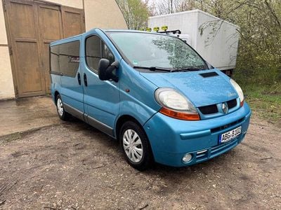 Second-hand Renault Trafic 135 CP (99 kW) 2004 Albastru Monovolum