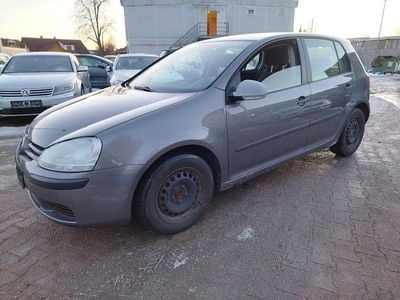 Grau Gebraucht 2005 VW Golf Trendline Limousine | 900 € (Superpreis)