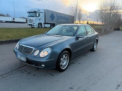 Usata Mercedes E220 150 CV (110 kW) 2005 Blu Berlina