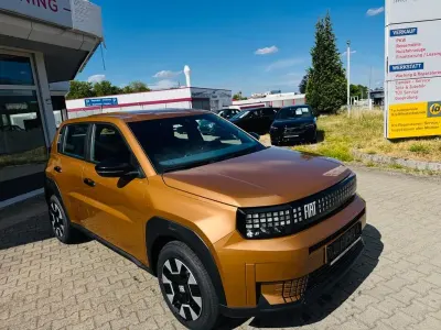 Neu Fiat Grande Panda Icon 101 PS (74 kW) 2026 Braun Kleinwagen