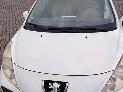 Weiß Gebraucht 2008 Peugeot 207 Kleinwagen | 2.900 €