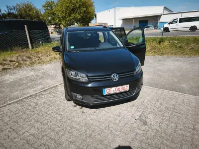 Gebraucht VW Touran Cup 105 PS (77 kW) 2015 Schwarz Van / Kleinbus
