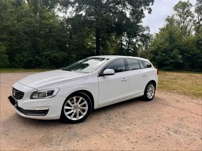 Gebraucht Volvo V60 Momentum 136 PS (100 kW) 2013 Weiß Kombi