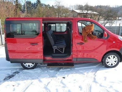 Rot Gebraucht 2015 Opel Vivaro Van / Kleinbus | 10.921 € (Guter Preis)