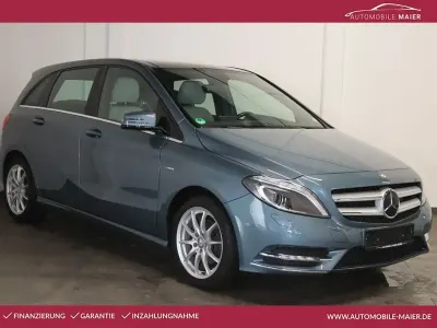 Gebraucht Mercedes B200 156 PS (114 kW) 2012 Blau Kleinwagen