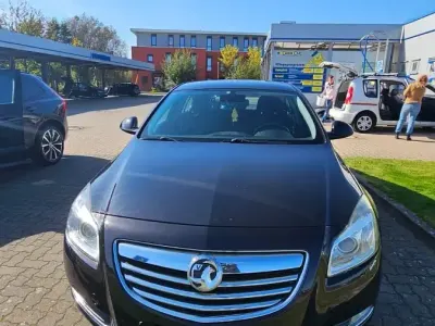 Gebraucht Opel Insignia 220 PS (161 kW) 2009 Schwarz Limousine