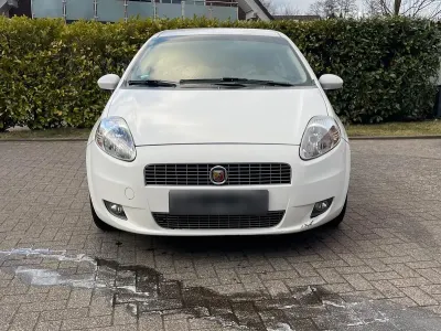 Gebraucht Fiat Grande Punto 70 PS (51 kW) 2009 Weiß Kleinwagen