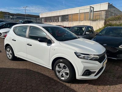Gebraucht Dacia Sandero Essentiel 67 PS (49 kW) 2021 Weiß uni Limousine