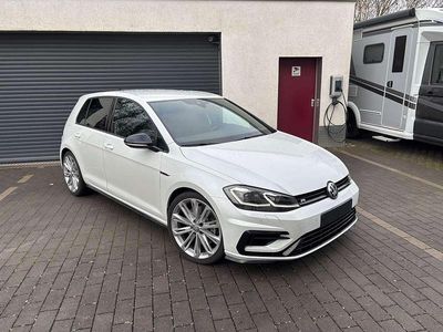 Oryxweiß perlmutteffekt Gebraucht 2018 VW Golf VII R Limousine | 25.900 €