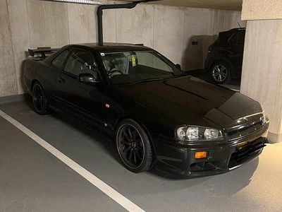 Begagnad Nissan Skyline 280 HK (205 kW) 1999 Svart Sportkupé