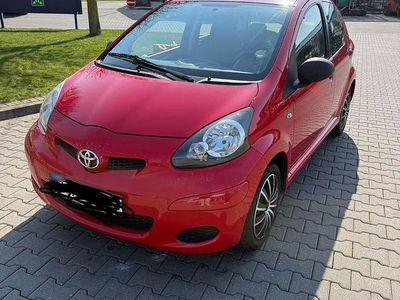 Gebraucht Toyota Aygo 68 PS (50 kW) 2009 Rot Kleinwagen