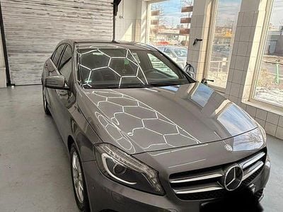 Gebraucht Mercedes A200 Style 136 PS (100 kW) 2014 Grau Limousine