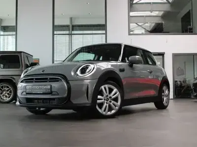 Gebraucht Mini Cooper Essential 102 PS (75 kW) 2021 Moonwalk grey Kleinwagen