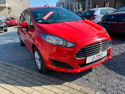 Gebraucht Ford Fiesta Trend 82 PS (60 kW) 2015 Rot Kleinwagen
