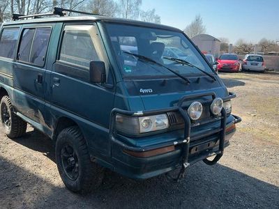 Grün Gebraucht 1995 Mitsubishi L300 Van / Kleinbus | 3.200 €