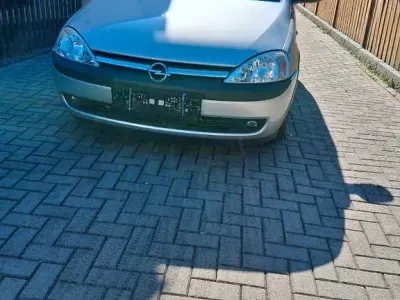 Używany Opel Corsa Enjoy 75 KM (55 kW) 2003 Srebrny Hatchback