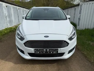 Gebraucht Ford S-MAX Titanium 179 PS (131 kW) 2017 Weiß Van / Kleinbus